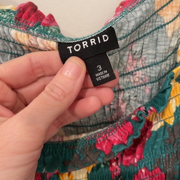 Torrid puff sleeved smocked top 3x - Picture 3 of 4